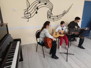 2 отряд посетили МЦТДиМ мастер-класс "Пой гитара"
