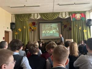 Единый урок посвященный Дню единения народов Беларуси и России. Прошел в форме диалога с молодым поколением нашей школы.