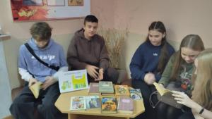 Посещение выставки " Мы не рабы! Судьбы остайбайтеров в фотодокументах, письмах и воспоминаниях". 10 "А" , 10 "Б" классы.