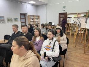 Посещение выставки « Мы не рабы. Судьбы остербайтеров в фотодокументах, письмах и воспоминаниях» 11А, 11Б классы.