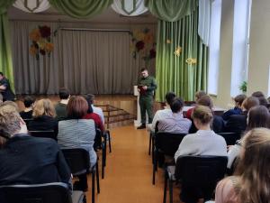 Диалоговая площадка "Честь - служить Родине. О воинской обязанности и воинской службе" с участием с участием заместителя военного комиссара подполковника Киптика А.О.