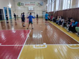 Соревнования по пионерболу