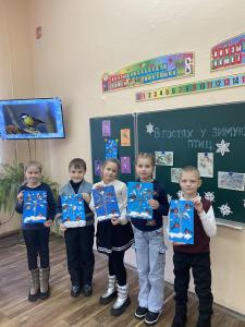 В гостях у зимующих птиц. Творческая мастерская «Снегири на рябине» (2 "В" класс)