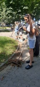 Лето добрых дел. Уборка детской площадки м-н Студенческий