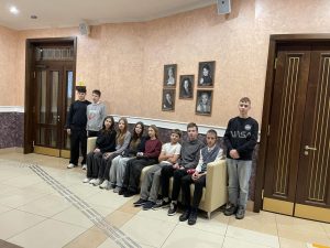 Посещение драмтеатра, просмотр спектакля "Странные люди"