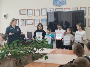 Профилактическое занятие представителями Мозырского ГРОЧС по предупреждению детского травматизма и гибели детей в быту, на водоёмах в зимний период