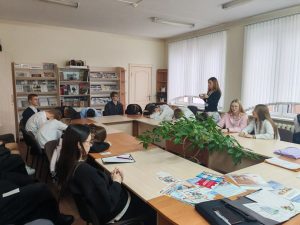 "ВИЧ-инфекция-миф и реальность" с элементами тренинга в рамках семинара-практикума "Во имя жизни" с участием представителя МРСПЦ Процюк Т. Н., помощника врача-эпидемиолога Мозырского зонального ЦГЭ Козловской Л. Н.