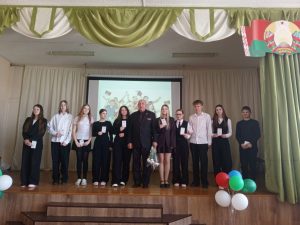 Торжественная линейка, посвященная вручению учащимся билетов Белорусского Республиканского Союза Молодежи